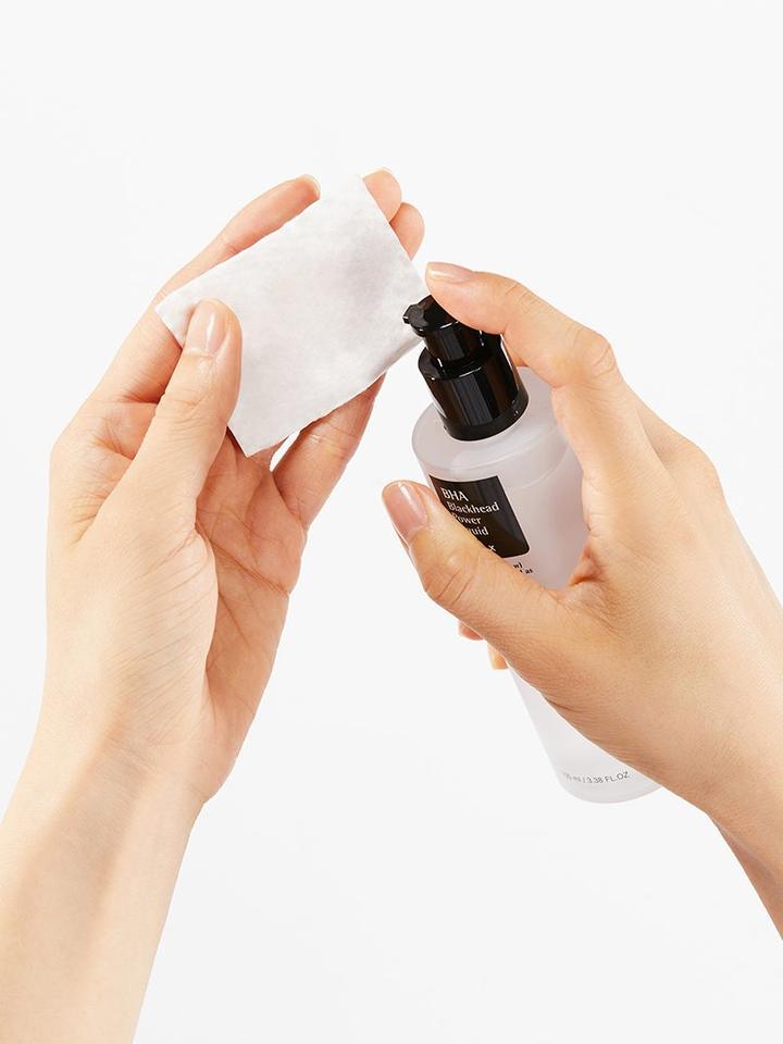 Image of COSRX BHA Blackhead Power Liquid, a Korean skincare product formulated with salicylic acid to effectively treat blackheads. This gentle and non-irritating exfoliating solution also minimizes pores and fights acne